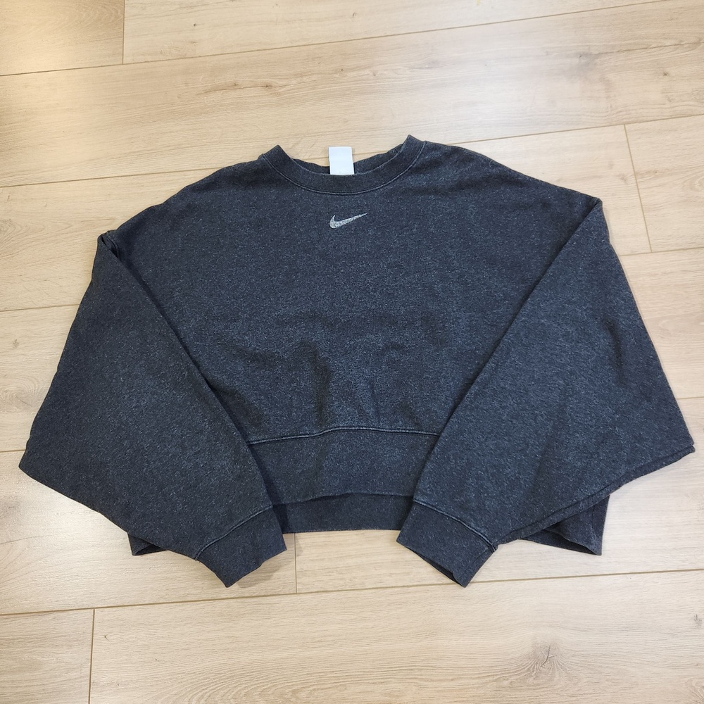 Nike Sweatshirt Womens Small Gray Essentials Fleece Cropped Oversized Crew